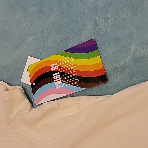NWT- Pride by JoJo Radiate Love t-shirt - Picture 4 of 6